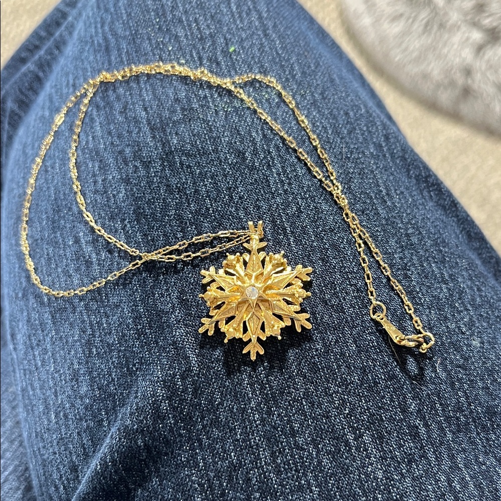 Avon Gold Snowflake Necklace